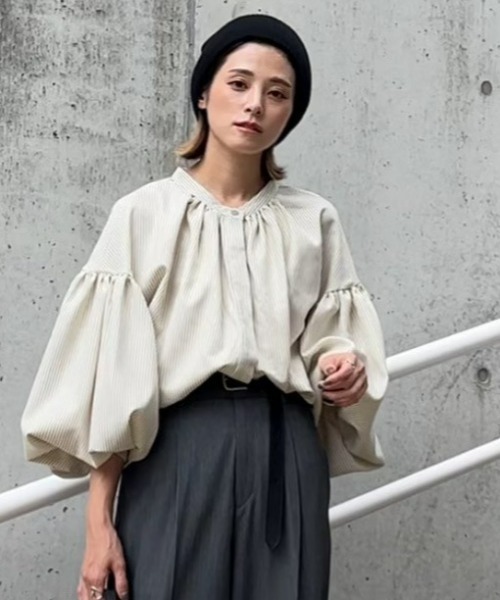 ECRIRE（エクリール）の「【yun_wearコラボ】ボリュームスリーブストライプシャツ（シャツ/ブラウス・レディース・グレー/レッド/イエロー・M/L）」の3枚目の写真