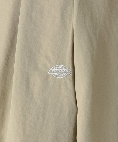 Dickies（ディッキーズ）の「【Dickies(ディッキーズ)】別注タックアンドフレアスカート（スカート・レディース・ベージュ/グリーン・MEDIUM/LARGE）」の3枚目の写真