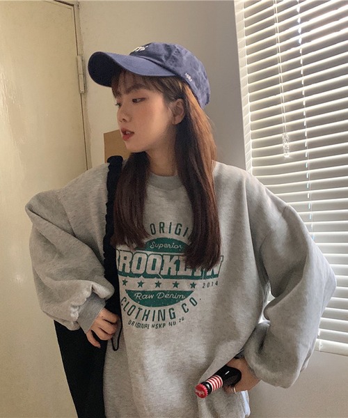 BASQUE magenta(バスクマゼンタ)の「ビッグシルエット カレッジロゴ プルオーバースウェット(スウェット・レディース・ブラック/グレー/ブルー/レッド/グリーン/イエロー・FREE)」の14枚目の写真