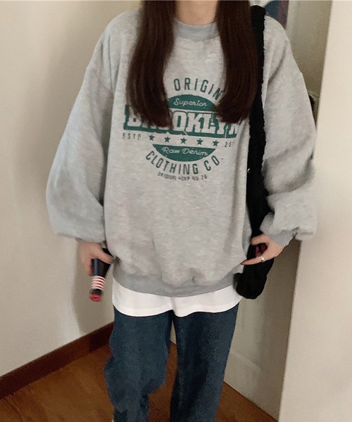 BASQUE magenta(バスクマゼンタ)の「ビッグシルエット カレッジロゴ プルオーバースウェット(スウェット・レディース・ブラック/グレー/ブルー/レッド/グリーン/イエロー・FREE)」の21枚目の写真