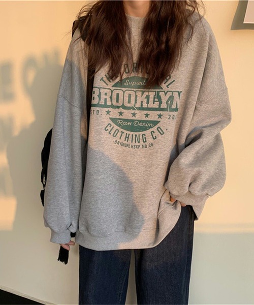 BASQUE magenta(バスクマゼンタ)の「ビッグシルエット カレッジロゴ プルオーバースウェット(スウェット・レディース・ブラック/グレー/ブルー/レッド/グリーン/イエロー・FREE)」の15枚目の写真