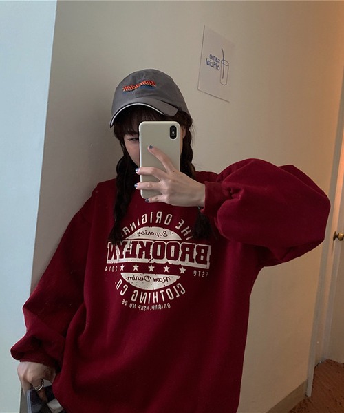 BASQUE magenta(バスクマゼンタ)の「ビッグシルエット カレッジロゴ プルオーバースウェット(スウェット・レディース・ブラック/グレー/ブルー/レッド/グリーン/イエロー・FREE)」の17枚目の写真