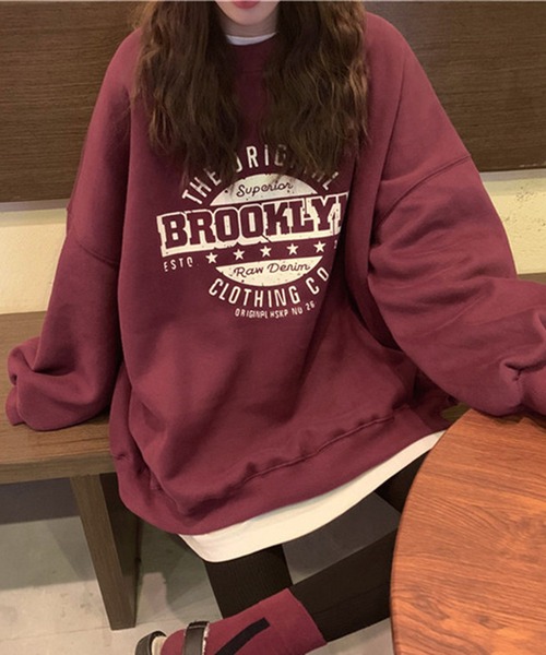 BASQUE magenta(バスクマゼンタ)の「ビッグシルエット カレッジロゴ プルオーバースウェット(スウェット・レディース・ブラック/グレー/ブルー/レッド/グリーン/イエロー・FREE)」の11枚目の写真