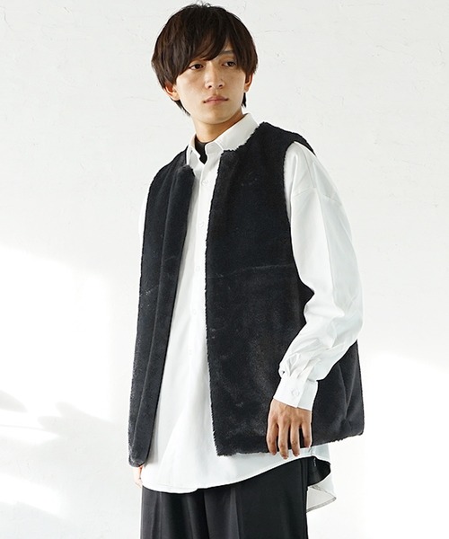 MinoriTY（マイノリティ）の「【MinoriTY】フェイクファーベスト ボアベスト オーバーサイズ ルーズサイズ メンズ 春服 冬服 レイヤードアイテム（ベスト・メンズ・ブラウン/ブラック・L/M）」の2枚目の写真