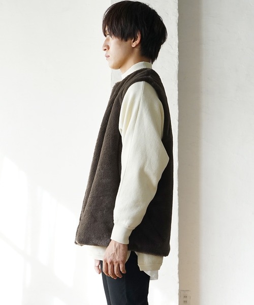 MinoriTY（マイノリティ）の「【MinoriTY】フェイクファーベスト ボアベスト オーバーサイズ ルーズサイズ メンズ 春服 冬服 レイヤードアイテム（ベスト・メンズ・ブラウン/ブラック・L/M）」の4枚目の写真
