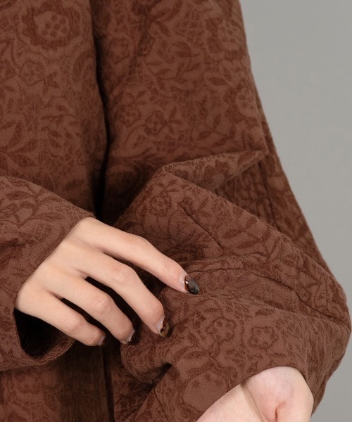 Amiur(エミレ)の「blossom jacquard dress(ワンピース・レディース・ブラック/ブラウン・FREE)」の3枚目の写真