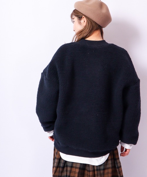 sanrio（サンリオ）の「sanrio クロミ ポチャッコ ハローキティ シナモロール ボア トレーナー（スウェット・レディース・カーキ系/ネイビー/ホワイト系その他/ホワイト系その他3/カーキ/アイボリー/ホワイト系その他2/ネイビー系・L/M）」の14枚目の写真