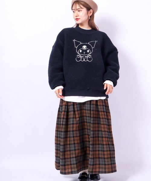 sanrio（サンリオ）の「sanrio クロミ ポチャッコ ハローキティ シナモロール ボア トレーナー（スウェット・レディース・カーキ系/ネイビー/ホワイト系その他/ホワイト系その他3/カーキ/アイボリー/ホワイト系その他2/ネイビー系・L/M）」の13枚目の写真