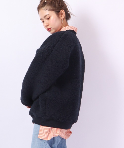 sanrio（サンリオ）の「sanrio クロミ ポチャッコ ハローキティ シナモロール ボア トレーナー（スウェット・レディース・カーキ系/ネイビー/ホワイト系その他/ホワイト系その他3/カーキ/アイボリー/ホワイト系その他2/ネイビー系・L/M）」の11枚目の写真