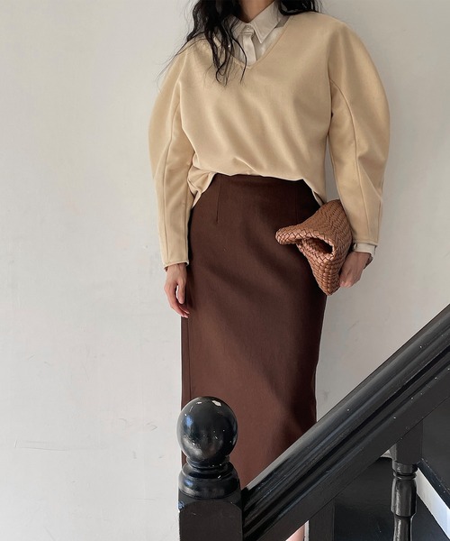 MUYMONA(ムイモナ)の「カーブスリーブプルオーバー mmw22a035【MUYMONA】【2022AW】(Tシャツ/カットソー・レディース・ベージュ/ブラック・FREE)」の3枚目の写真