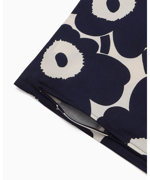 marimekko（マリメッコ）の「Pieni Unikko / c.cover  50x50cm（クッション/クッションカバー・レディース・ネイビー・FREE）」の3枚目の写真