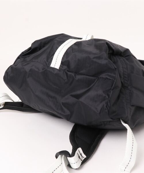 Epperson Mountaineering（エパーソンマウンテニアリング）の「EPPERSON MOUNTAINEERING | 〈別注〉パッカブルバックパック BLK（バックパック/リュック・レディース・ブラック・ONE SIZE）」の5枚目の写真