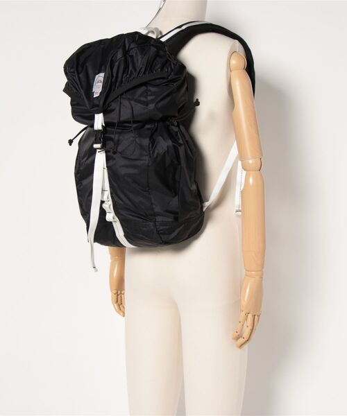 Epperson Mountaineering（エパーソンマウンテニアリング）の「EPPERSON MOUNTAINEERING | 〈別注〉パッカブルバックパック BLK（バックパック/リュック・レディース・ブラック・ONE SIZE）」の2枚目の写真