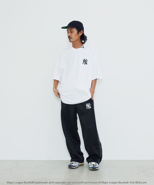 MLB（メジャーリーグベースボール）の「MLB / メジャーリーグベースボール Lulu & Arnie 別注 サイドライン トラックパンツ（その他パンツ・メンズ・グレー系その他2/グレー系その他/ブラック系その他2/ブラック系その他・MEDIUM/LARGE）」の9枚目の写真