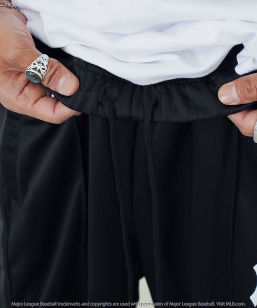 MLB（メジャーリーグベースボール）の「MLB / メジャーリーグベースボール Lulu & Arnie 別注 サイドライン トラックパンツ（その他パンツ・メンズ・グレー系その他2/グレー系その他/ブラック系その他2/ブラック系その他・MEDIUM/LARGE）」の14枚目の写真