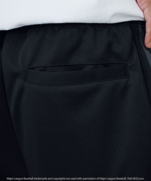 MLB（メジャーリーグベースボール）の「MLB / メジャーリーグベースボール Lulu & Arnie 別注 サイドライン トラックパンツ（その他パンツ・メンズ・グレー系その他2/グレー系その他/ブラック系その他2/ブラック系その他・MEDIUM/LARGE）」の16枚目の写真