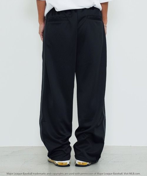 MLB（メジャーリーグベースボール）の「MLB / メジャーリーグベースボール Lulu & Arnie 別注 サイドライン トラックパンツ（その他パンツ・メンズ・グレー系その他2/グレー系その他/ブラック系その他2/ブラック系その他・MEDIUM/LARGE）」の13枚目の写真