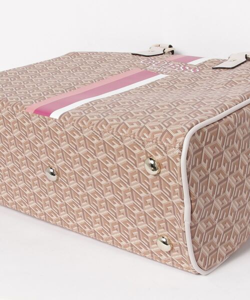 Guess（ゲス）の「WILDER Deluxe Dome（ボストンバッグ・レディース・ライトピンク/ライトブラウン・ONE SIZE）」の16枚目の写真