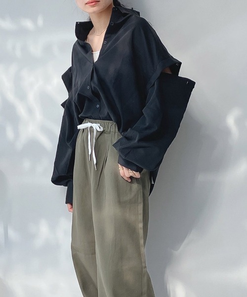AS KNOW AS plus(アズノゥアズプラス)の「○肩あき マルチWAY ビッグシャツ(シャツ/ブラウス・レディース・オフホワイト/ブラック/ブルー・FREE)」の3枚目の写真