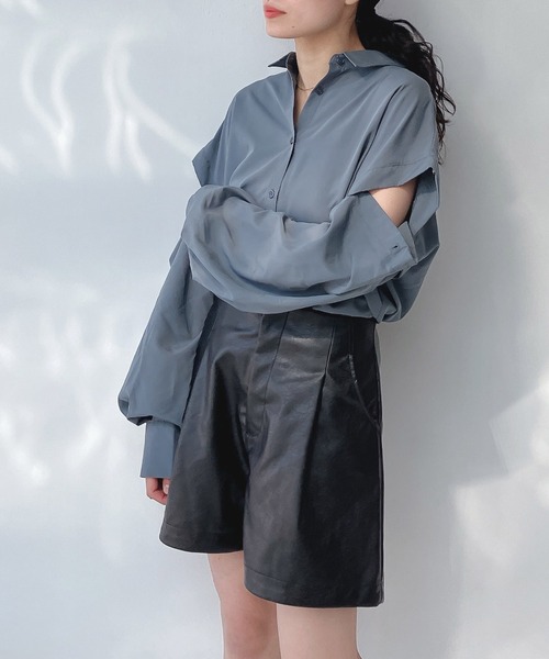 AS KNOW AS plus(アズノゥアズプラス)の「○肩あき マルチWAY ビッグシャツ(シャツ/ブラウス・レディース・オフホワイト/ブラック/ブルー・FREE)」の13枚目の写真