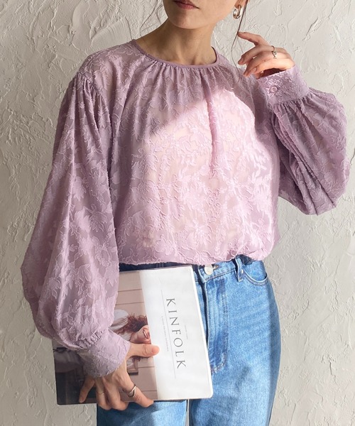 She's Closet(シーズクローゼット)の「ボリュームスリーブ長袖花柄シアージャガードブラウス(シャツ/ブラウス・レディース・アイボリー/ブラック/パープル・FREE)」の1枚目の写真