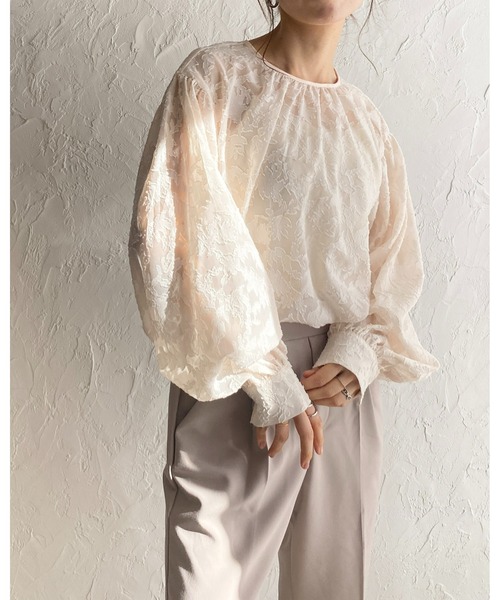 She's Closet(シーズクローゼット)の「ボリュームスリーブ長袖花柄シアージャガードブラウス(シャツ/ブラウス・レディース・アイボリー/ブラック/パープル・FREE)」の8枚目の写真