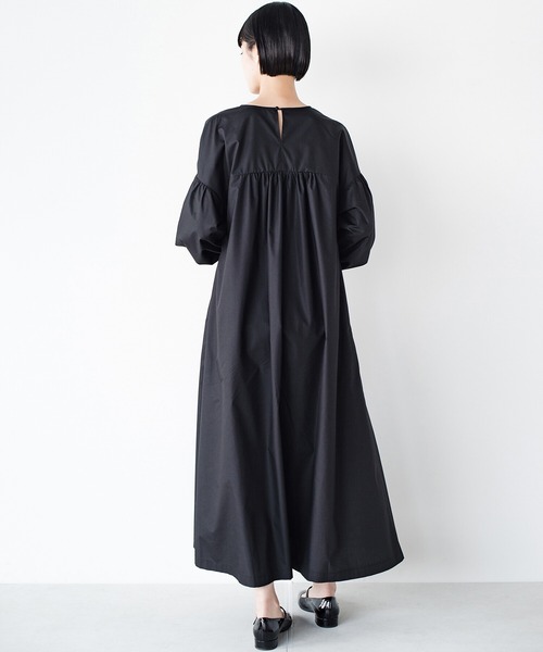 haco!(ハコ)の「初めましてもありがとうも、手を組むたびにハートができて気持ち伝わる!胸もとフリルがハートのカーブなワンピース haco! FACTORY with ah(attach heart)!(ワンピース・レディース・ブラック/ミント・SMALL/MEDIUM/LARGE/X-LARGE)」の18枚目の写真