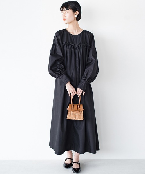 haco!(ハコ)の「初めましてもありがとうも、手を組むたびにハートができて気持ち伝わる!胸もとフリルがハートのカーブなワンピース haco! FACTORY with ah(attach heart)!(ワンピース・レディース・ブラック/ミント・SMALL/MEDIUM/LARGE/X-LARGE)」の14枚目の写真