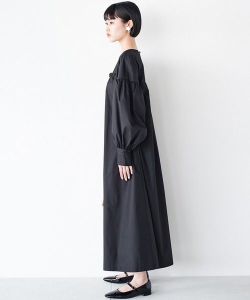 haco!(ハコ)の「初めましてもありがとうも、手を組むたびにハートができて気持ち伝わる!胸もとフリルがハートのカーブなワンピース haco! FACTORY with ah(attach heart)!(ワンピース・レディース・ブラック/ミント・SMALL/MEDIUM/LARGE/X-LARGE)」の16枚目の写真