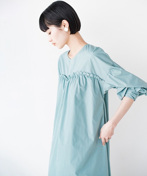 haco!(ハコ)の「初めましてもありがとうも、手を組むたびにハートができて気持ち伝わる!胸もとフリルがハートのカーブなワンピース haco! FACTORY with ah(attach heart)!(ワンピース・レディース・ブラック/ミント・SMALL/MEDIUM/LARGE/X-LARGE)」の20枚目の写真