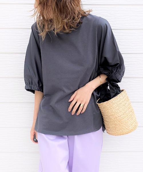 Q（キュー）の「ドルマン異素材切替トップス（Tシャツ/カットソー・レディース・チャコールグレー/キャメル・MEDIUM）」の7枚目の写真