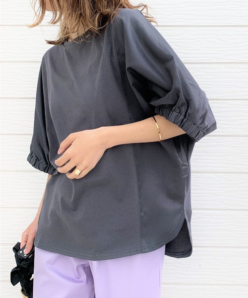 Q（キュー）の「ドルマン異素材切替トップス（Tシャツ/カットソー・レディース・チャコールグレー/キャメル・MEDIUM）」の6枚目の写真