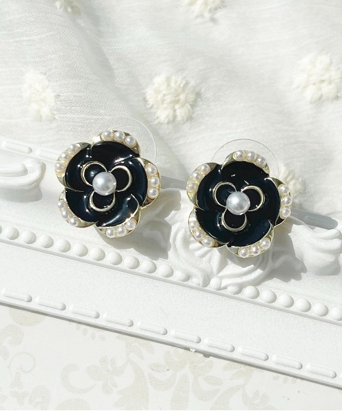 apres jour×ARIAZ】モノトーンフラワーピアス（ピアス（両耳用