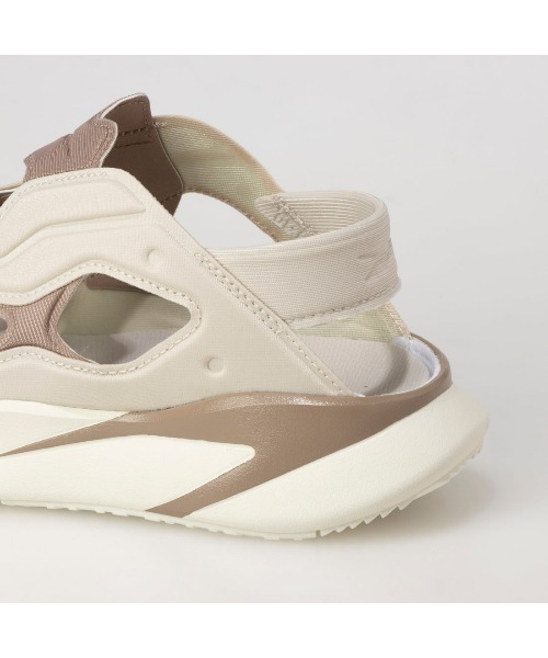 Reebok（リーボック）の「フューリーライト スリッポン / FURYLITE SLIP ON（スリッポン・レディース・ブラック/アイボリー/ナチュラル/ホワイト/ブラック×ホワイト・23.0cm/24.0cm/25.0cm/26.0cm/27.0cm/28.0cm/22.0cm）」の16枚目の写真