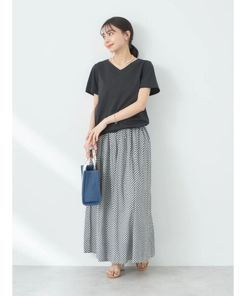 earth music&ecology(アースミュージックアンドエコロジー)の「VネックTシャツ(汗じみ防止)(Tシャツ/カットソー・レディース・グリーン/ネイビー/ブラック/オフホワイト・S/M)」の6枚目の写真
