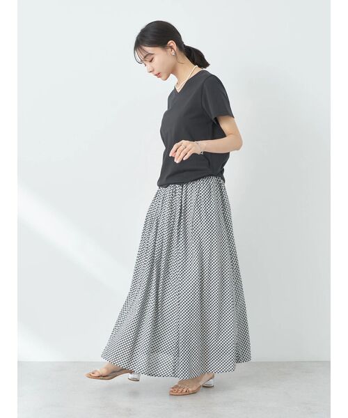 earth music&ecology(アースミュージックアンドエコロジー)の「VネックTシャツ(汗じみ防止)(Tシャツ/カットソー・レディース・グリーン/ネイビー/ブラック/オフホワイト・S/M)」の8枚目の写真