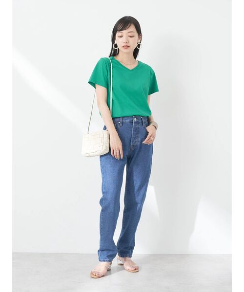 earth music&ecology(アースミュージックアンドエコロジー)の「VネックTシャツ(汗じみ防止)(Tシャツ/カットソー・レディース・グリーン/ネイビー/ブラック/オフホワイト・S/M)」の12枚目の写真