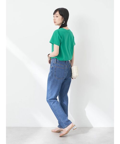 earth music&ecology(アースミュージックアンドエコロジー)の「VネックTシャツ(汗じみ防止)(Tシャツ/カットソー・レディース・グリーン/ネイビー/ブラック/オフホワイト・S/M)」の14枚目の写真