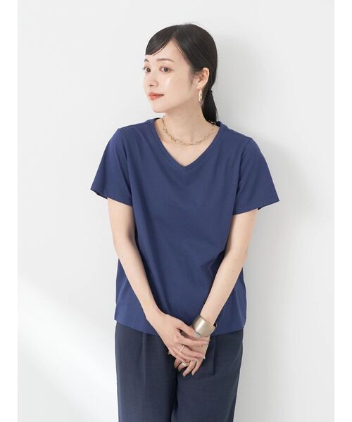 earth music&ecology(アースミュージックアンドエコロジー)の「VネックTシャツ(汗じみ防止)(Tシャツ/カットソー・レディース・グリーン/ネイビー/ブラック/オフホワイト・S/M)」の15枚目の写真
