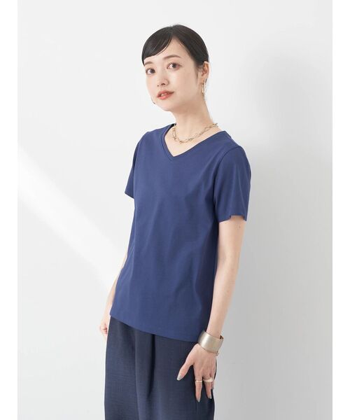 earth music&ecology(アースミュージックアンドエコロジー)の「VネックTシャツ(汗じみ防止)(Tシャツ/カットソー・レディース・グリーン/ネイビー/ブラック/オフホワイト・S/M)」の16枚目の写真