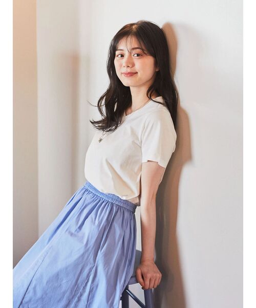 earth music&ecology(アースミュージックアンドエコロジー)の「VネックTシャツ(汗じみ防止)(Tシャツ/カットソー・レディース・グリーン/ネイビー/ブラック/オフホワイト・S/M)」の20枚目の写真