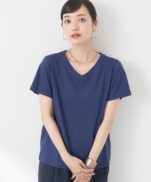 earth music&ecology(アースミュージックアンドエコロジー)の「VネックTシャツ(汗じみ防止)(Tシャツ/カットソー・レディース・グリーン/ネイビー/ブラック/オフホワイト・S/M)」の4枚目の写真