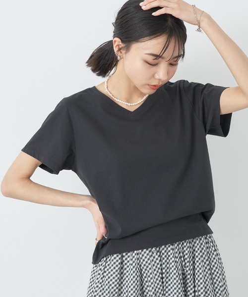 earth music&ecology(アースミュージックアンドエコロジー)の「VネックTシャツ(汗じみ防止)(Tシャツ/カットソー・レディース・グリーン/ネイビー/ブラック/オフホワイト・S/M)」の3枚目の写真