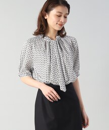 UNTITLED | 【再入荷！人気の通勤ブラウス】ジオメ柄 ボウタイ風半袖ブラウス(シャツ/ブラウス)
