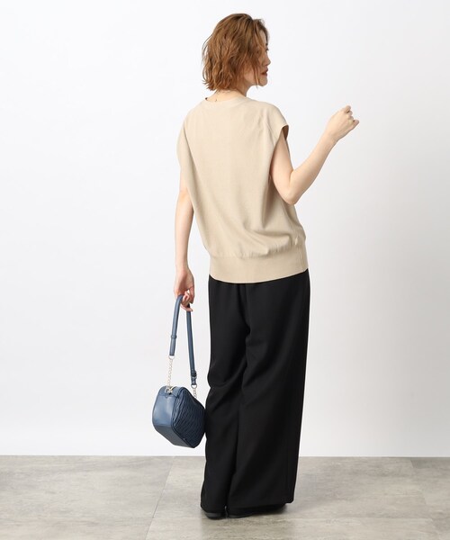 grove(グローブ)の「◆1枚着やレイヤードスタイルも!スタイルの幅が広がるオシャレベスト(ベスト・レディース・ブラック/ライトベージュ・03/02/01)」の13枚目の写真
