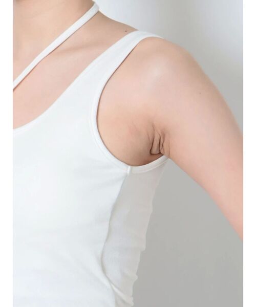 EVRIS（エヴリス）の「ワンショルダーカットアウトキャミソール（キャミソール・レディース・ホワイト/ブラック/ブルー・FREE）」の20枚目の写真