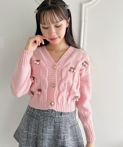 Loueme（ルエム）の「ぽんぽんチェリーニットキャミ＋カーディガンSET（ニット/セーター・レディース・ピンク/ホワイト/ブラック・FREE）」の11枚目の写真