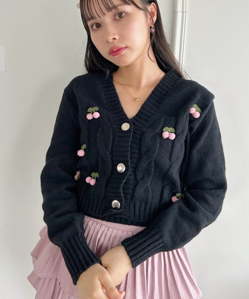 Loueme（ルエム）の「ぽんぽんチェリーニットキャミ＋カーディガンSET（ニット/セーター・レディース・ピンク/ホワイト/ブラック・FREE）」の4枚目の写真