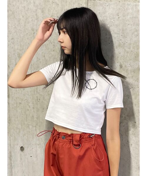 MURUA(ムルーア)の「サークルロゴクロップトTシャツ(Tシャツ/カットソー・レディース・ホワイト/ブラック/グレー・FREE)」の4枚目の写真