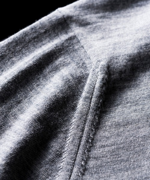 JOHN SMEDLEY（ジョンスメドレー）の「【ビームスの百名品】JOHN SMEDLEY / KILDAY 30ゲージ モックネックニット（ニット/セーター・メンズ・インディゴブルー/パープル/チャコールグレー/ダークグリーン/ブラック/シルバー/パープル系その他7/レッド系その他5/ロイヤルブルー/ネイビー/ダークブラウン/グリーン系その他5/ケリーグリーン・SMALL/LARGE/MEDIUM）」の14枚目の写真